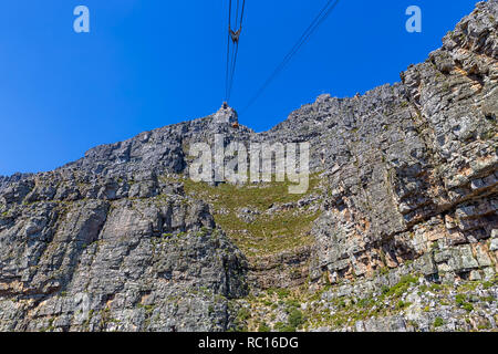 Cabinovia di Table Mountain top vista dal punto di partenza. Foto Stock