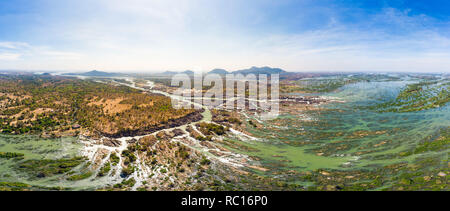 Panoramica aerea 4000 isole del fiume Mekong in Laos, Li Phi cascate, famosa destinazione di viaggio backpacker nel Sud Est asiatico Foto Stock