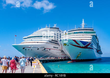 Grand Turk, Isole Turks e Caicos visitando a P&O Arcadia durante un Natale e Anno Nuovo cruise. Foto Stock