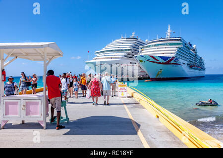 Grand Turk, Isole Turks e Caicos visitando a P&O Arcadia durante un Natale e Anno Nuovo cruise. Foto Stock