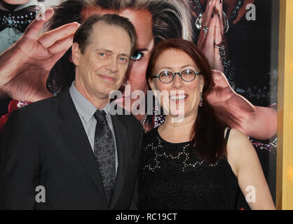 Foto di file: 12 gennaio 2019. HOLLYWOOD, CA - MARZO 11: attrice Olivia Wilde arriva a 'L'incredibile Burt Wonderstone' - Los Angeles Premiere a TCL teatro cinese il 11 marzo 2013 a Hollywood, California Persone: Steve Buscemi, Jo Andres Credito: tempeste Media Group/Alamy Live News Foto Stock