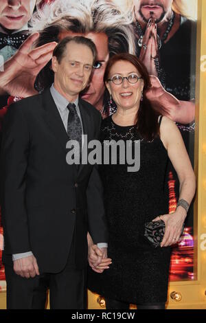 Foto di file: 12 gennaio 2019. HOLLYWOOD, CA - MARZO 11: attrice Olivia Wilde arriva a 'L'incredibile Burt Wonderstone' - Los Angeles Premiere a TCL teatro cinese il 11 marzo 2013 a Hollywood, California Persone: Steve Buscemi, Jo Andres Credito: tempeste Media Group/Alamy Live News Foto Stock