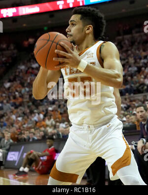 Austin, Texas, Stati Uniti d'America. Il 12 gennaio, 2019. Halftime. Xii gen, 2019. Elia Mitrou-Long #55 del Texas Longhorns in azione vs della Texas Tech Red Raiders a Frank Erwin Center di Austin in Texas. Texas conduce 30-26 a metà.Robert Backman/Cal Sport Media. Credito: csm/Alamy Live News Foto Stock