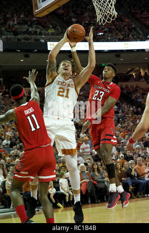 Austin, Texas, Stati Uniti d'America. Il 12 gennaio, 2019. Halftime. Xii gen, 2019. Dylan Osetkowski #21 del Texas Longhorns in azione vs della Texas Tech Red Raiders a Frank Erwin Center di Austin in Texas. Texas conduce 30-26 a metà.Robert Backman/Cal Sport Media. Credito: csm/Alamy Live News Foto Stock