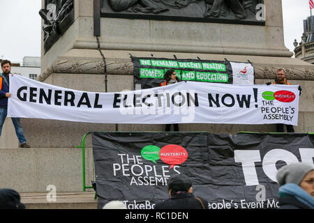 Londra, Regno Unito. Xii gen, 2019. Un grande ''elezione generale ora'' banner è visibile durante la Gran Bretagna è rotto protesta organizzata dall assemblea popolare contro l'austerità chiamando per un'elezione generale. Credito: Dinendra Haria/SOPA Immagini/ZUMA filo/Alamy Live News Foto Stock