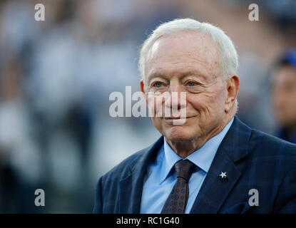 Los Angeles, California, USA. Gennaio 12, 2019 Dallas Cowboys owner Jerry Jones prima di NFC Divisional Round playoff gioco tra il gioco tra il Los Angeles Rams e Dallas Cowboys presso il Los Angeles Coliseum di Los Angeles, California. Charles Baus/CSM. Credito: Cal Sport Media/Alamy Live News Foto Stock