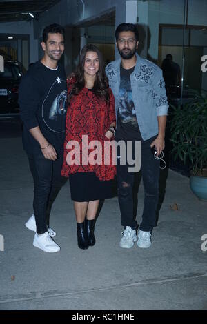 Mumbai, India xii jan 2019 : attore di Bollywood Vicky kaushal Neha Dhupia e Angad Bedi durante il filmato screenin di URI a sunny supar studio Juhu di Mumbai, in India il 12 Jan 2019. Foto di Prodip Guha Credito: Prodip Guha/Alamy Live News Foto Stock