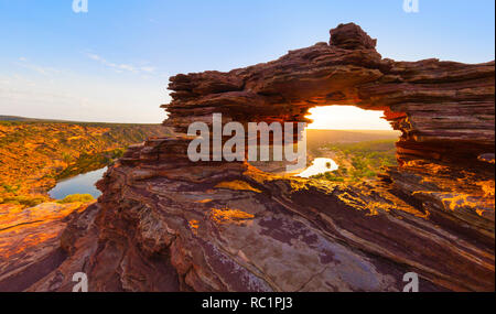 Kalbarri, Australia. Una vista della natura della finestra Lookout e il fiume Murchison a sunrise di Kalbarri National Park, Australia occidentale Foto Stock