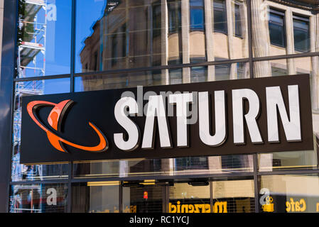 Saturn store in Hohe Strasse, Colonia, Germania. Saturno è una catena tedesca di negozi di elettronica in diversi paesi europei. Foto Stock