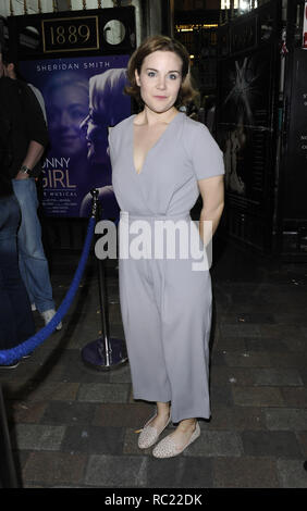 Ex "Funny Girl' attrice understudy Natascia Barnes al di fuori del Savoy Theatre Stage Door, come attrice Sheridan Smith ha confermato che sta prendendo una pausa dallo show per almeno un mese dopo che soffrono di stress e stanchezza con: Natasha J Barnes dove: Londra, Regno Unito quando: 12 maggio 2016 Credit: Steve Finn/WENN Foto Stock