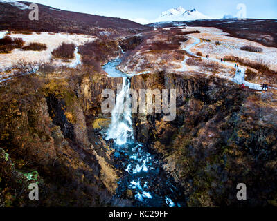 Svartifoss cascata situata in Vatnajokull parco nazionale in Islanda vista aerea Foto Stock