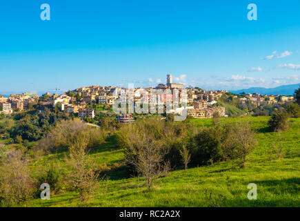 Monterotondo (Italia) - Una città nella zona metropolitana di Roma sulla campagna Sabina colline. Qui la vista del bel centro storico. Foto Stock