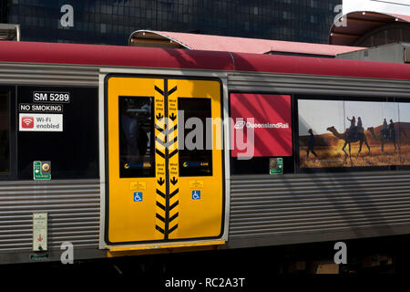 Queensland convoglio ferroviario dettaglio con Wifi attivato segno, Brisbane, Queensland, Australia Foto Stock