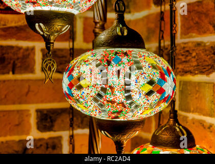 Immagine ravvicinata di un pensile lampada mosaico Foto Stock