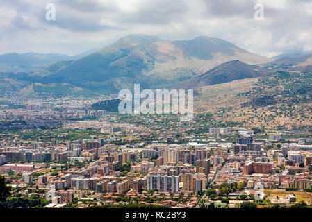 Aerial Cityscape di Palermo, Sicilia Isola, Italia meridionale. Foto Stock