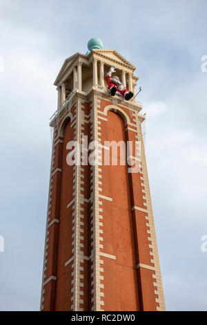 Babbo Natale in cima di Barton Square, a intu Trafford Centre, Manchester. Foto Stock