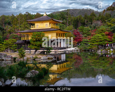 Kinkaku-ji floating, Kyoto Foto Stock