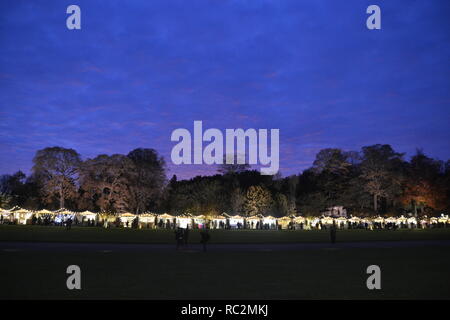 Il Mercatino di Natale a Waddesdon Manor, vicino a Aylesbury, Buckinghamshire, UK Foto Stock