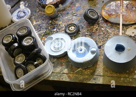 Behind the Scenes, making wheels for miniature vehicles, at Bekonscot Model Village, Beaconsfield, Buckinghamshire, UK Foto Stock