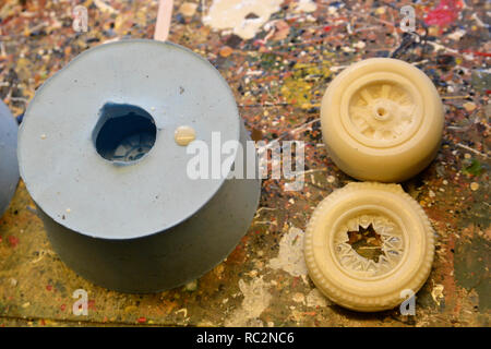 Behind the Scenes, making wheels for miniature vehicles, at Bekonscot Model Village, Beaconsfield, Buckinghamshire, UK Foto Stock