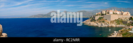 Intorno alla Corsica - la cittadella di Calvi & il Golfe de Calvi - panorama Foto Stock