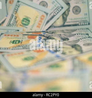Concetto di finanza, risparmi in 100 fatture del dollaro Foto Stock