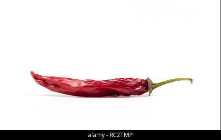 Italiano rosso peperoncino piccante isolati su sfondo bianco Foto Stock