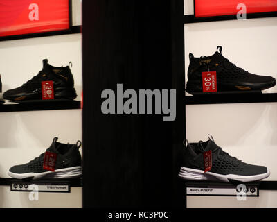 Kiev Kiev, Ucraina. Xiii gen, 2019. Scarpe Puma visto in vendita in un oceano Plaza Mall shop. Credito: MOHAMMAD JAVAD Abjoushak SOPA/images/ZUMA filo/Alamy Live News Foto Stock