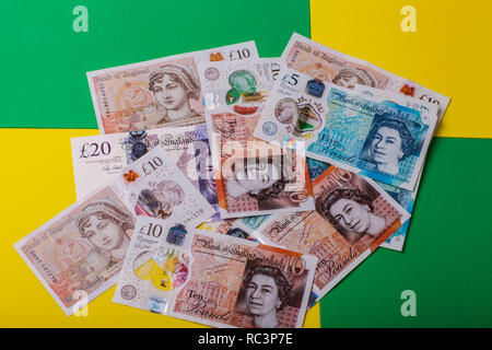 Dicembre 17, 2018 - La lira sterlina, il cui simbolo è Â£, è la valuta ufficiale del Regno Unito ed è il terzo più negoziate in moneta nel mercato degli cambi esteri dopo il dollaro e l'euro. Una lira sterlina è fatta di 100 pence Credito: Shane Wsilly/IMAGESLIVE/ZUMA filo/Alamy Live News Foto Stock