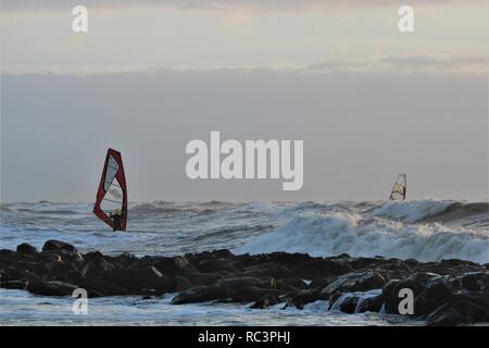 Walney Island Cumbria Regno Unito. Il 13 gennaio 2019. Regno Unito Meteo. Tempo ventoso da Walney Island su la costa del Cumbria. Il credito C.Hall / Alamy Live News. Foto Stock