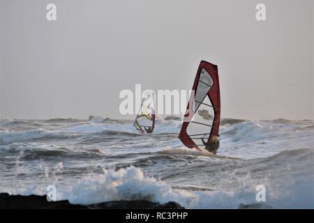 Walney Island Cumbria Regno Unito. Il 13 gennaio 2019. Regno Unito Meteo. Tempo ventoso da Walney Island su la costa del Cumbria. Il credito C.Hall / Alamy Live News. Foto Stock