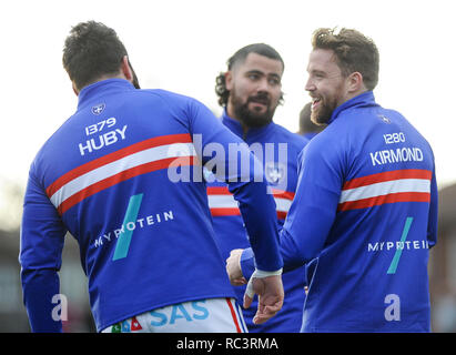 Wakefield, Regno Unito. Il 13 gennaio 2019. Razzo Mobile Stadium, Wakefield, Inghilterra; Rugby League Danny Kirmond e Danny Washbrook Testamonial, Wakefield Trinity vs Hull FC; Craig Huby, David Fifita e Danny Kirmond condividere uno scherzo durante il warm up. Credito: Dean Williams/Alamy Live News Foto Stock