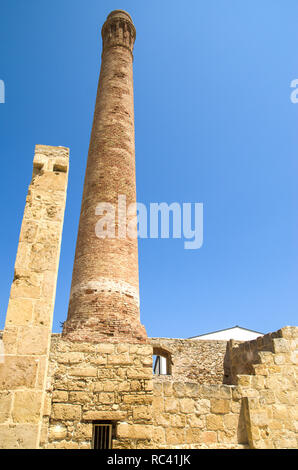 Antica tonnara abbandonata (fabbrica di tonno) all'interno della Riserva Naturale di Vendicari, vicino Noto e Marzamemi, provincia di Siracusa, Sicilia, Italia Foto Stock