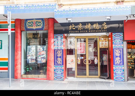 Melbourne, Australia - 21 Febbraio 2018: Anatra alla Pechinese ristorante cinese a Chinatown. È la più lunga continui insediamenti nel mondo occidentale. Foto Stock