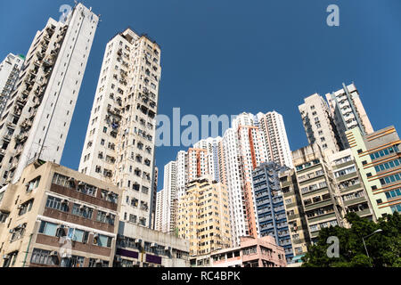 Appartamento le torri in molto densly popolosa città di Aberdeen nell isola di Hong Kong nella RAS di Hong Kong, Cina. Foto Stock