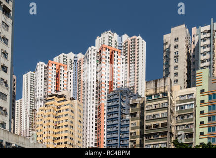 Appartamento le torri in molto densly popolosa città di Aberdeen nell isola di Hong Kong nella RAS di Hong Kong, Cina. Foto Stock