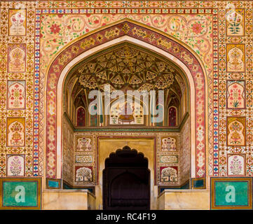 Dettaglio di Ganesh Pol ingresso in Fort Ambra Palace Jaipur, Rajasthan, India Foto Stock