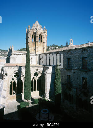 ARTE gotico. ESPAÑA. S. XII-XV (S. XII-S. XV). MONASTERIO DE SANTA MARIA DE VALLBONA. Edificio de la época de transición del romanico al gotico. Claustro. Vallbona de les Monges. Provincia de Lleida. Cataluña. Foto Stock