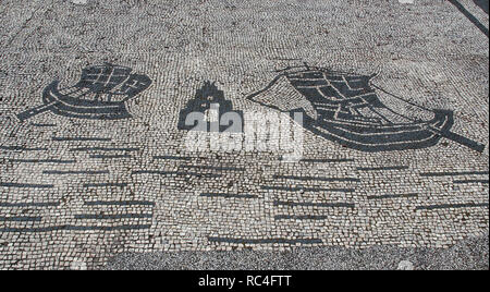 Mosaico romano. Imbarcazioni commerciali e del faro. Dal Forum della società o Piazza delle Corporazione. Ostia Antica. L'Italia. Foto Stock