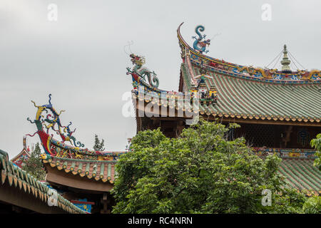 Il carving dettagli su Il Tempio di South Putuo o Nanputuo a Xiamen Foto Stock