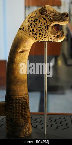 Animale-testa post scolpita in legno. Trovato nella tomba della barca di Oseberg, Norvegia. Ix secolo. Museo della Nave Vichinga. Oslo. La Norvegia. Foto Stock