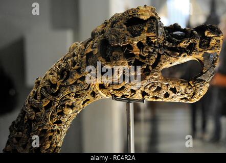 Animale-testa post scolpita in legno. Trovato nella tomba della barca di Oseberg, Norvegia. Ix secolo. Museo della Nave Vichinga. Oslo. La Norvegia. Foto Stock