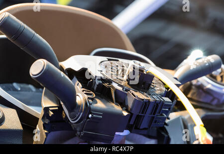 Automotive gruppo volante processo ; il fuoco selettivo Foto Stock