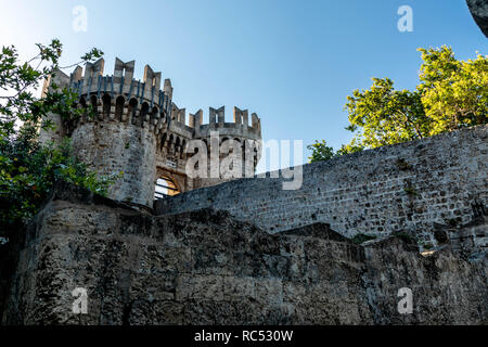 Saint Anthony's Gate, il più interno dei due gate successivi che portano nella Città Vecchia vicino al palazzo. Nel 1912 le truppe italiane hanno fatto la loro entranc Foto Stock