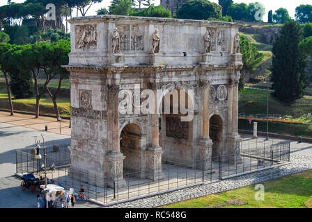 ROMA, ITALIA, giugno 2008, Tourist at Arc of Constantine, Roma, Italia Foto Stock