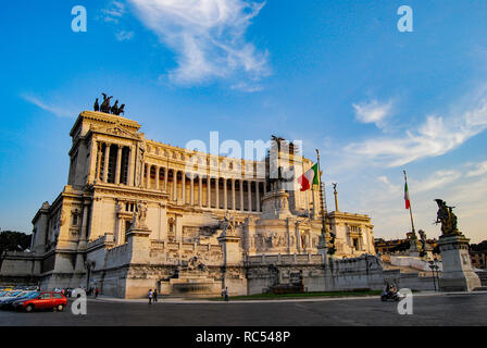 Roma, Italia, Giugno 2008, turistico al monumento di Vittorio Emanuele II Foto Stock