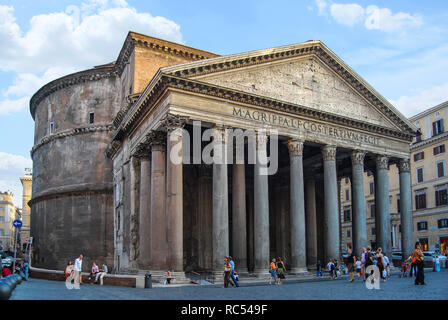 Roma, Italia, Giugno 2008, turistico al Pantheon Foto Stock