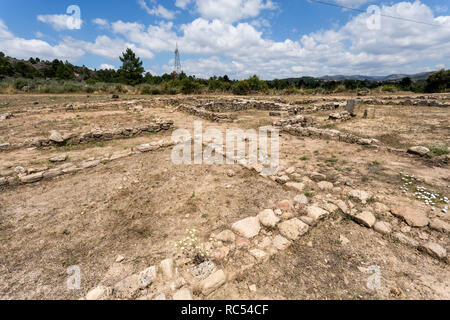 Rovine di un piccolo cluster di popolazione formata da numerose case di modesta costruzione presso il sito archeologico romano di San Gens vicino a Celorico da Beira, B Foto Stock