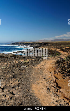 Vista guardando attraverso il deserto Rubicone, Playa Blnca, Lanzarote, Isole Canarie, Spagna. Foto Stock