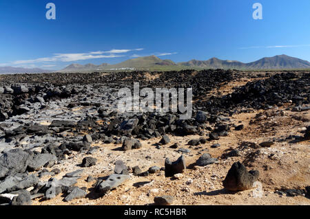 Vista guardando attraverso il deserto Rubicone, Playa Blnca, Lanzarote, Isole Canarie, Spagna. Foto Stock